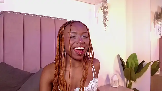 Snapshot of Midnigth_bluee chatting on 04-15-26, 04:08 Midnigth bluee online show from 04-15-26, 04:08