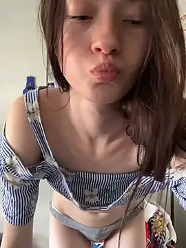 Munchkinbaby72318 online show from 04-17-26, 06:22
