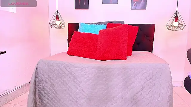 Snapshot of hilary_banks1 chatting on 07-11-26, 04:48 hilary banks1 online show from 07-11-26, 04:48