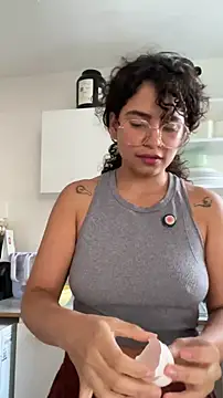 Snapshot of holaRosa chatting on 05-17-26, 04:03 holaRosa online show from 05-17-26, 04:03