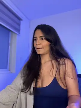 Snapshot of holaRosa chatting on 05-30-26, 11:24 holaRosa online show from 05-30-26, 11:24