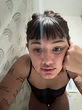 Snapshot of vickdaqui chatting on 04-07-26, 08:31 vickdaqui online show from 04-07-26, 08:31