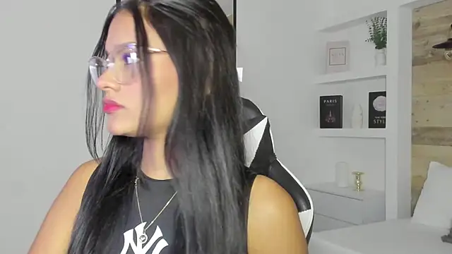 naia smellie online show from 04-11-26, 02:27