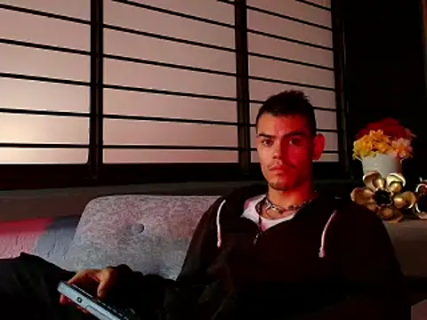 Snapshot of RomeoBoselli__ chatting on 06-12-26, 01:04 RomeoBoselli online show from 06-12-26, 01:04
