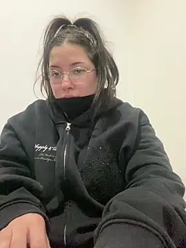 cherryxxox online show from 04-28-26, 02:49