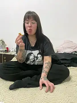cherryxxox online show from 05-11-26, 02:17