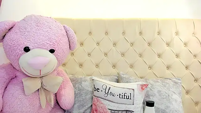 Snapshot of paula_amira chatting on 04-12-26, 12:43 paula amira online show from 04-12-26, 12:43