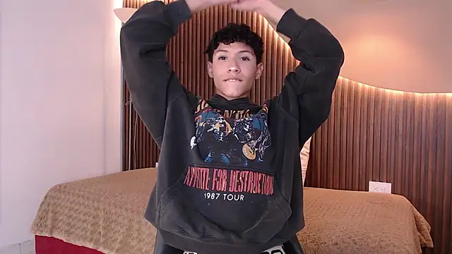 Velvet An online show from 04-11-26, 03:22