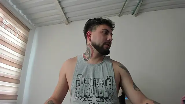 Snapshot of AaronHardi chatting on 05-14-26, 07:31 AaronHardi online show from 05-14-26, 07:31