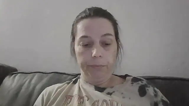 Snapshot of lily1982 chatting on 04-24-26, 01:19 lily1982 online show from 04-24-26, 01:19