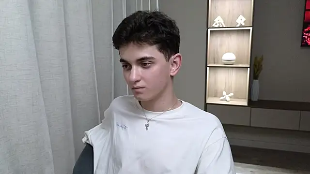 Snapshot of alexander_18_xxl chatting on 06-26-26, 06:01 alexander 18 xxl online show from 06-26-26, 06:01