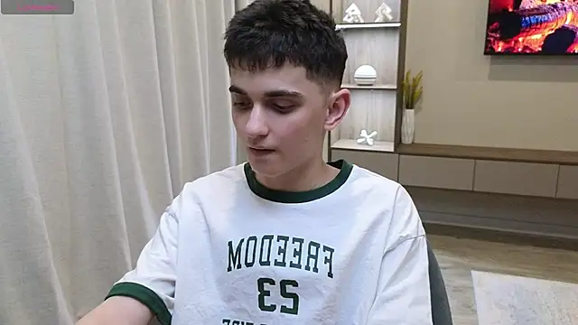 Snapshot of alexander_18_xxl chatting on 07-10-26, 11:02 alexander 18 xxl online show from 07-10-26, 11:02