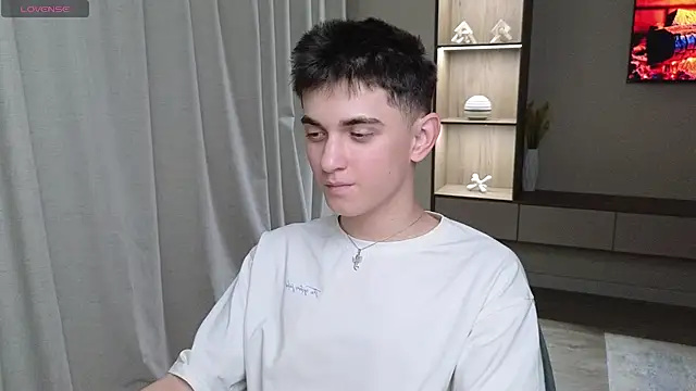 Snapshot of alexander_18_xxl chatting on 07-17-26, 10:33 alexander 18 xxl online show from 07-17-26, 10:33