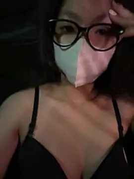 Tieu Vy online show from 04-12-26, 03:50