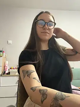 Snapshot of RiannaBrown chatting on 04-17-26, 03:09 RiannaBrown online show from 04-17-26, 03:09