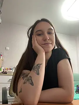 Snapshot of RiannaBrown chatting on 04-21-26, 03:13 RiannaBrown online show from 04-21-26, 03:13