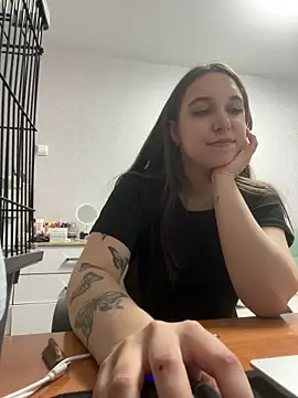 Snapshot of RiannaBrown chatting on 04-25-26, 02:36 RiannaBrown online show from 04-25-26, 02:36