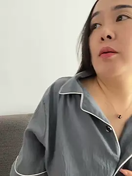 Snapshot of beibei-10 chatting on 05-08-26, 06:52 beibei-10 online show from 05-08-26, 06:52
