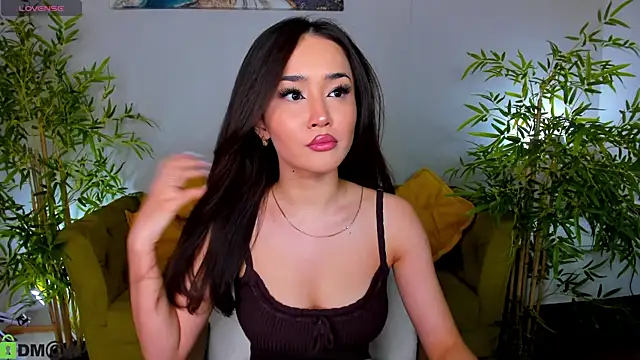 Snapshot of Riddle_Lay chatting on 04-24-26, 09:56 Riddle Lay online show from 04-24-26, 09:56