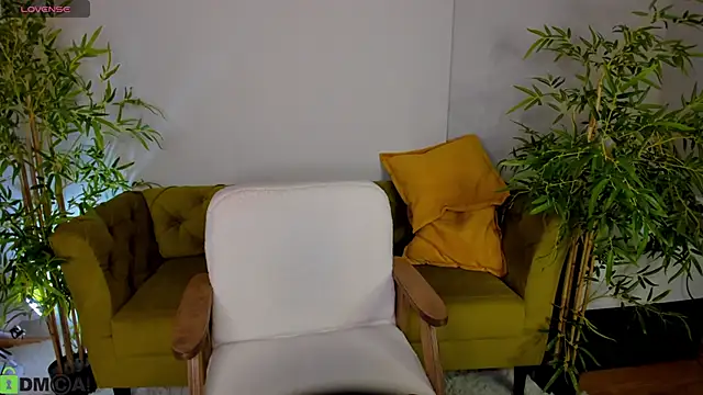 Snapshot of Riddle_Lay chatting on 05-11-26, 02:45 Riddle Lay online show from 05-11-26, 02:45