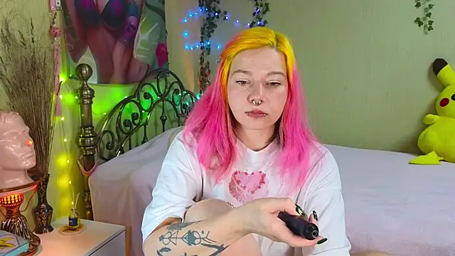 Sansarella online show from 12-15-25, 01:04