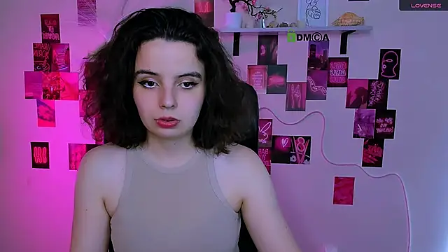 Snapshot of mia_mooon_ chatting on 05-17-26, 09:17 mia mooon online show from 05-17-26, 09:17