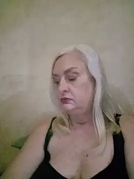 Snapshot of Julia20X chatting on 05-28-26, 11:29 Julia20X online show from 05-28-26, 11:29