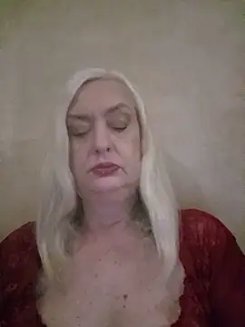 Snapshot of Julia20X chatting on 06-03-26, 11:24 Julia20X online show from 06-03-26, 11:24