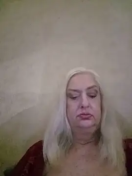 Snapshot of Julia20X chatting on 06-03-26, 02:33 Julia20X online show from 06-03-26, 02:33