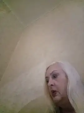 Snapshot of Julia20X chatting on 06-04-26, 02:12 Julia20X online show from 06-04-26, 02:12