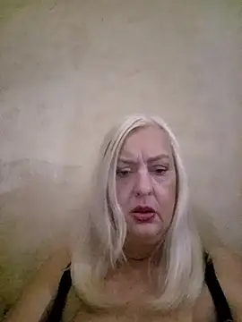 Snapshot of Julia20X chatting on 06-07-26, 08:29 Julia20X online show from 06-07-26, 08:29