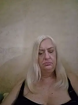Snapshot of Julia20X chatting on 06-07-26, 08:45 Julia20X online show from 06-07-26, 08:45