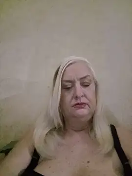 Snapshot of Julia20X chatting on 06-10-26, 11:42 Julia20X online show from 06-10-26, 11:42