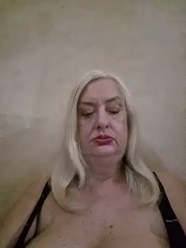 Snapshot of Julia20X chatting on 06-11-26, 10:13 Julia20X online show from 06-11-26, 10:13