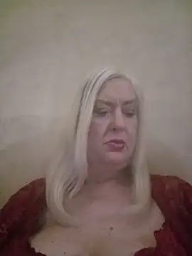 Snapshot of Julia20X chatting on 06-12-26, 10:25 Julia20X online show from 06-12-26, 10:25