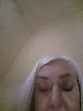 Snapshot of Julia20X chatting on 07-04-26, 09:21 Julia20X online show from 07-04-26, 09:21