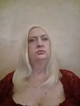 Snapshot of Julia20X chatting on 07-12-26, 08:38 Julia20X online show from 07-12-26, 08:38