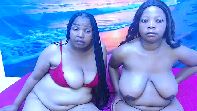 Snapshot of GoldenLuxeLady chatting on 06-02-26, 12:45 GoldenLuxeLady online show from 06-02-26, 12:45