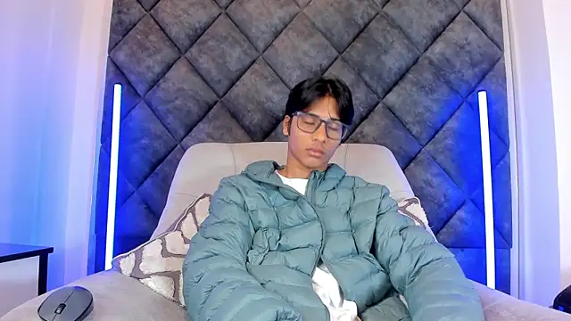 Snapshot of LiamKron chatting on 06-04-26, 11:27 LiamKron online show from 06-04-26, 11:27