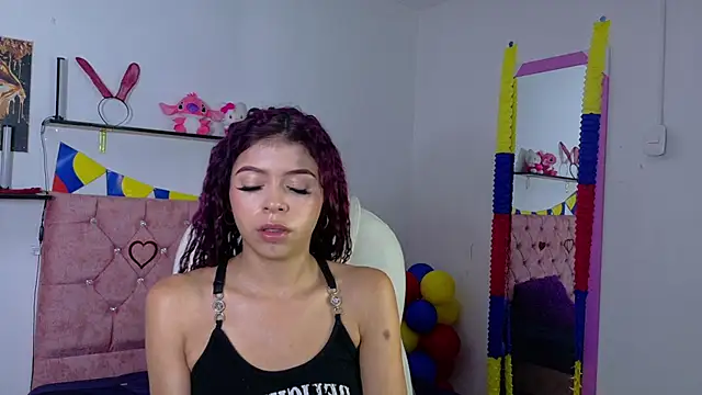 Snapshot of VelinaHoney chatting on 07-15-26, 12:32 VelinaHoney online show from 07-15-26, 12:32