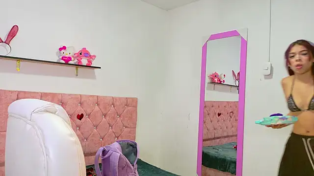 Snapshot of VelinaHoney chatting on 07-28-26, 12:34 VelinaHoney online show from 07-28-26, 12:34