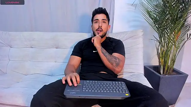 alangreek1 online show from 07-05-26, 03:34