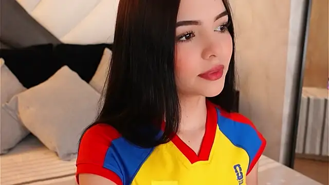 NicoleeNash online show from 06-18-26, 02:34