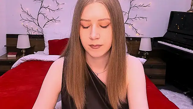 Snapshot of cheeky_chick chatting on 04-14-26, 01:17 cheeky chick online show from 04-14-26, 01:17