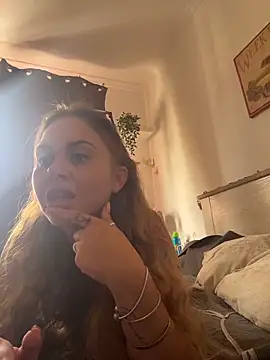 LaRubiaCalda online show from 04-17-26, 01:47