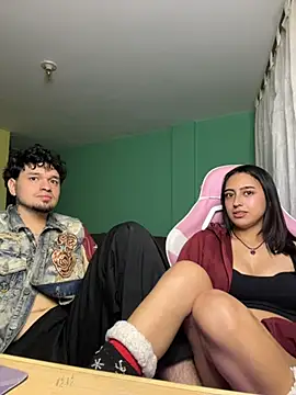 Snapshot of hotlatinocouple__ chatting on 05-15-26, 11:45 hotlatinocouple online show from 05-15-26, 11:45