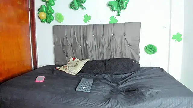 Snapshot of Mateo_and_Jose chatting on 04-19-26, 08:00 Mateo and Jose online show from 04-19-26, 08:00