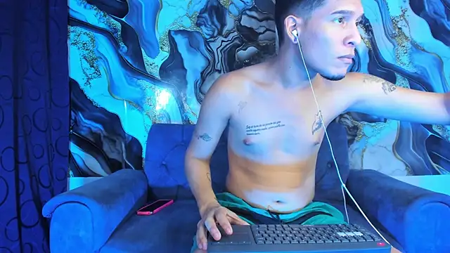 Snapshot of Mateo_and_Jose chatting on 05-15-26, 04:08 Mateo and Jose online show from 05-15-26, 04:08