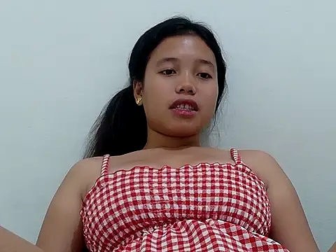 Snapshot of Pinaysweetgirl chatting on 04-23-26, 08:35 Pinaysweetgirl online show from 04-23-26, 08:35