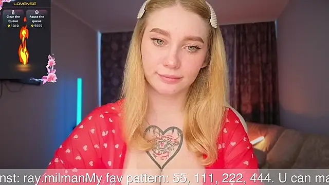 Snapshot of AliceMilr chatting on 06-25-26, 08:30 AliceMilr online show from 06-25-26, 08:30